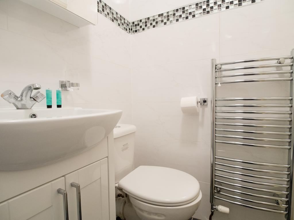 Gable Lodge London Room photo