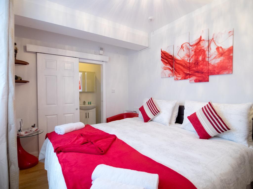 Gable Lodge London Room photo