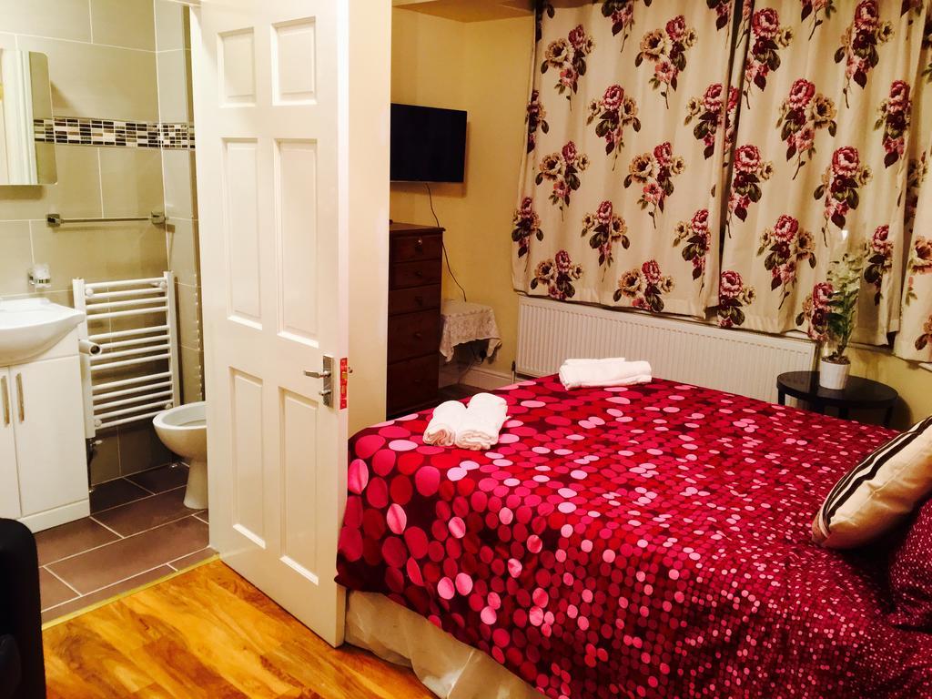 Gable Lodge London Room photo