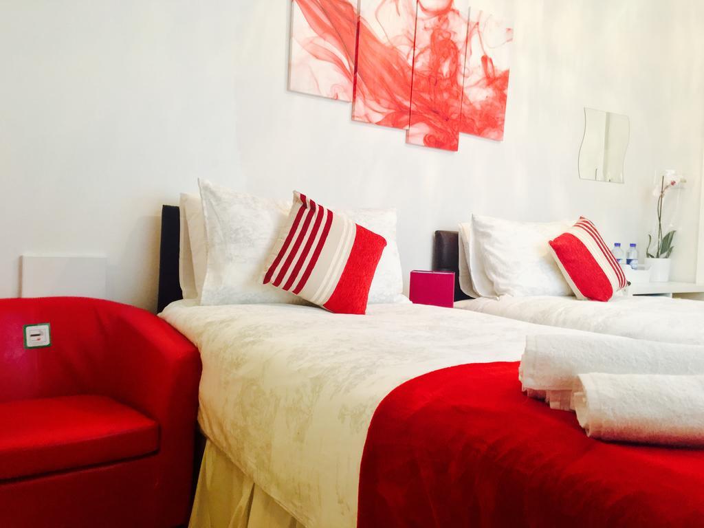 Gable Lodge London Room photo